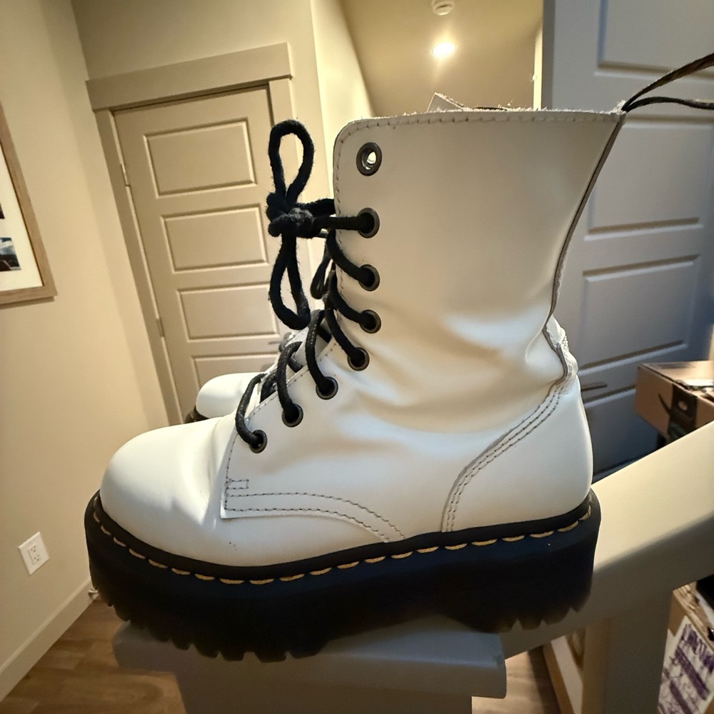 Dr Martins Jadon Boot White